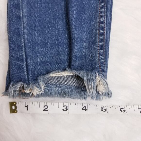 Free People Mid rise Ripped Knee Frayed Hem Crop - Picture 7 of 8